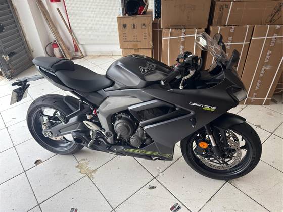 TRIUMPH DAYTONA 660 